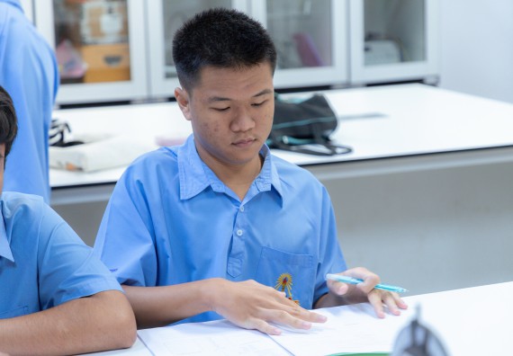 ภาพกิจกรรม  คณะวิทยาศาสตร์และเทคโนโลยี มหาวิทยาลัยราชภัฏกำแพงเพชร ร่วมกับโครงการห้องเรียนพิเศษ โรงเรียนตากพิทยาคม จัดกิจกรรมสร้างเสริมทักษะกระบวนการทางวิทยาศาสตร์สู่มาตรฐานสากล