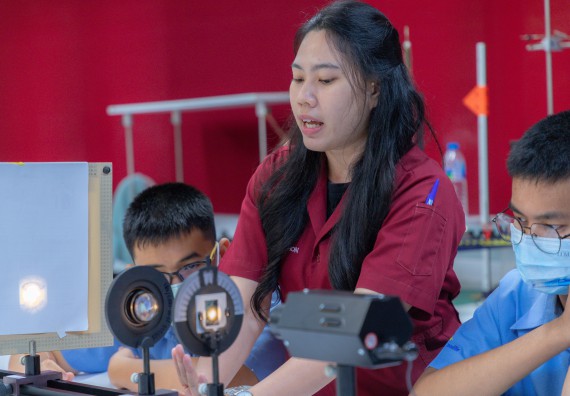 ภาพกิจกรรม  คณะวิทยาศาสตร์และเทคโนโลยี มหาวิทยาลัยราชภัฏกำแพงเพชร ร่วมกับโครงการห้องเรียนพิเศษ โรงเรียนตากพิทยาคม จัดกิจกรรมสร้างเสริมทักษะกระบวนการทางวิทยาศาสตร์สู่มาตรฐานสากล