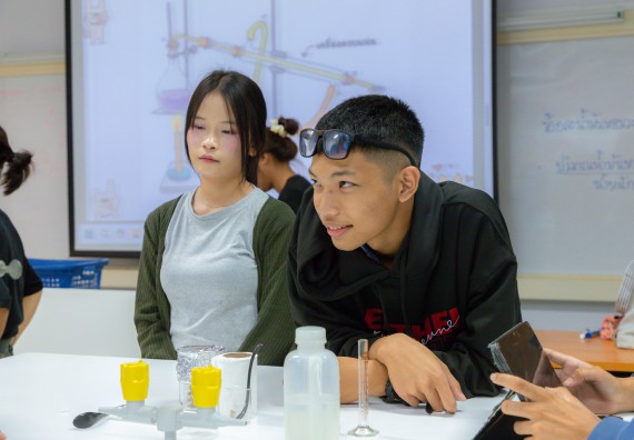 ภาพกิจกรรม  คณะวิทยาศาสตร์และเทคโนโลยี มหาวิทยาลัยราชภัฏกำแพงเพชร ร่วมกับโครงการห้องเรียนพิเศษ โรงเรียนตากพิทยาคม จัดกิจกรรมสร้างเสริมทักษะกระบวนการทางวิทยาศาสตร์สู่มาตรฐานสากล