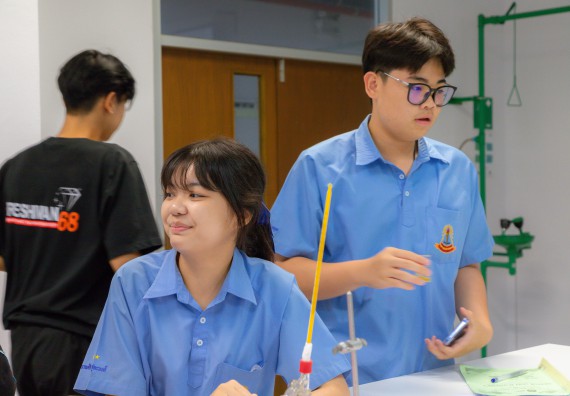 ภาพกิจกรรม  คณะวิทยาศาสตร์และเทคโนโลยี มหาวิทยาลัยราชภัฏกำแพงเพชร ร่วมกับโครงการห้องเรียนพิเศษ โรงเรียนตากพิทยาคม จัดกิจกรรมสร้างเสริมทักษะกระบวนการทางวิทยาศาสตร์สู่มาตรฐานสากล