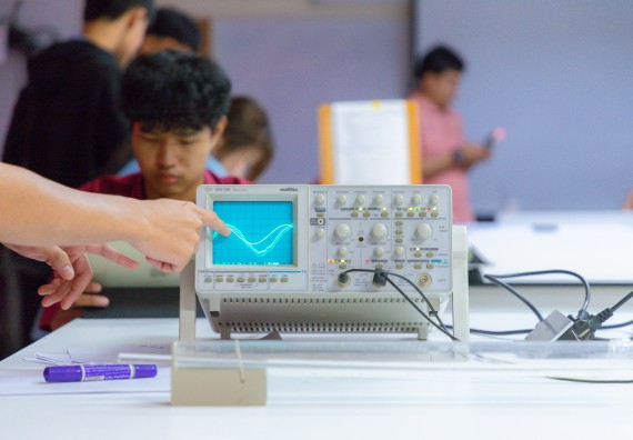 ภาพกิจกรรม  คณะวิทยาศาสตร์และเทคโนโลยี มหาวิทยาลัยราชภัฏกำแพงเพชร ร่วมกับโครงการห้องเรียนพิเศษ โรงเรียนตากพิทยาคม จัดกิจกรรมสร้างเสริมทักษะกระบวนการทางวิทยาศาสตร์สู่มาตรฐานสากล