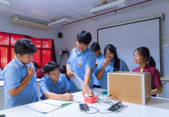 ภาพกิจกรรม  คณะวิทยาศาสตร์และเทคโนโลยี มหาวิทยาลัยราชภัฏกำแพงเพชร ร่วมกับโครงการห้องเรียนพิเศษ โรงเรียนตากพิทยาคม จัดกิจกรรมสร้างเสริมทักษะกระบวนการทางวิทยาศาสตร์สู่มาตรฐานสากล