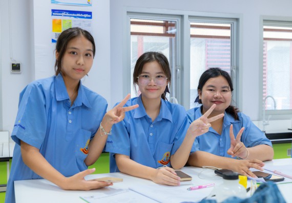 ภาพกิจกรรม  คณะวิทยาศาสตร์และเทคโนโลยี มหาวิทยาลัยราชภัฏกำแพงเพชร ร่วมกับโครงการห้องเรียนพิเศษ โรงเรียนตากพิทยาคม จัดกิจกรรมสร้างเสริมทักษะกระบวนการทางวิทยาศาสตร์สู่มาตรฐานสากล