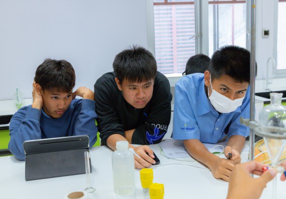 ภาพกิจกรรม  คณะวิทยาศาสตร์และเทคโนโลยี มหาวิทยาลัยราชภัฏกำแพงเพชร ร่วมกับโครงการห้องเรียนพิเศษ โรงเรียนตากพิทยาคม จัดกิจกรรมสร้างเสริมทักษะกระบวนการทางวิทยาศาสตร์สู่มาตรฐานสากล