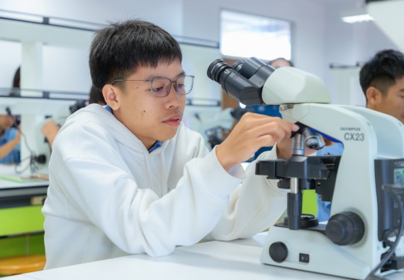 ภาพกิจกรรม  คณะวิทยาศาสตร์และเทคโนโลยี มหาวิทยาลัยราชภัฏกำแพงเพชร ร่วมกับโครงการห้องเรียนพิเศษ โรงเรียนตากพิทยาคม จัดกิจกรรมสร้างเสริมทักษะกระบวนการทางวิทยาศาสตร์สู่มาตรฐานสากล