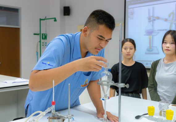 ภาพกิจกรรม  คณะวิทยาศาสตร์และเทคโนโลยี มหาวิทยาลัยราชภัฏกำแพงเพชร ร่วมกับโครงการห้องเรียนพิเศษ โรงเรียนตากพิทยาคม จัดกิจกรรมสร้างเสริมทักษะกระบวนการทางวิทยาศาสตร์สู่มาตรฐานสากล