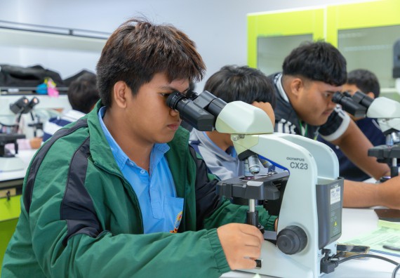 ภาพกิจกรรม  คณะวิทยาศาสตร์และเทคโนโลยี มหาวิทยาลัยราชภัฏกำแพงเพชร ร่วมกับโครงการห้องเรียนพิเศษ โรงเรียนตากพิทยาคม จัดกิจกรรมสร้างเสริมทักษะกระบวนการทางวิทยาศาสตร์สู่มาตรฐานสากล