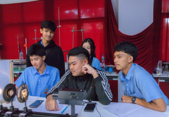 ภาพกิจกรรม  คณะวิทยาศาสตร์และเทคโนโลยี มหาวิทยาลัยราชภัฏกำแพงเพชร ร่วมกับโครงการห้องเรียนพิเศษ โรงเรียนตากพิทยาคม จัดกิจกรรมสร้างเสริมทักษะกระบวนการทางวิทยาศาสตร์สู่มาตรฐานสากล