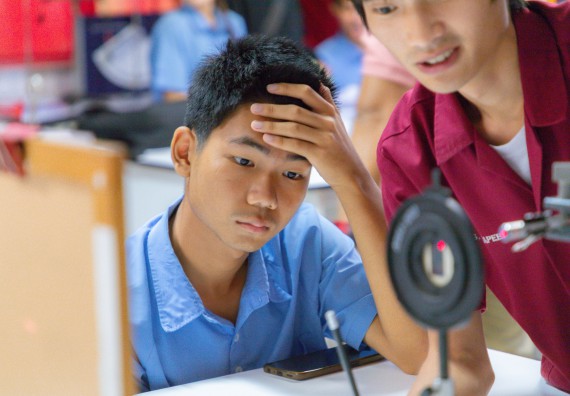 ภาพกิจกรรม  คณะวิทยาศาสตร์และเทคโนโลยี มหาวิทยาลัยราชภัฏกำแพงเพชร ร่วมกับโครงการห้องเรียนพิเศษ โรงเรียนตากพิทยาคม จัดกิจกรรมสร้างเสริมทักษะกระบวนการทางวิทยาศาสตร์สู่มาตรฐานสากล