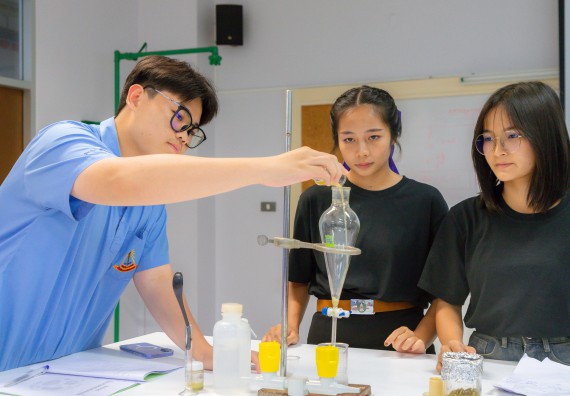 ภาพกิจกรรม  คณะวิทยาศาสตร์และเทคโนโลยี มหาวิทยาลัยราชภัฏกำแพงเพชร ร่วมกับโครงการห้องเรียนพิเศษ โรงเรียนตากพิทยาคม จัดกิจกรรมสร้างเสริมทักษะกระบวนการทางวิทยาศาสตร์สู่มาตรฐานสากล