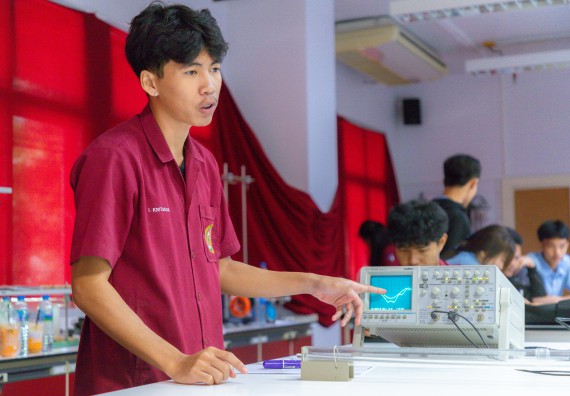 ภาพกิจกรรม  คณะวิทยาศาสตร์และเทคโนโลยี มหาวิทยาลัยราชภัฏกำแพงเพชร ร่วมกับโครงการห้องเรียนพิเศษ โรงเรียนตากพิทยาคม จัดกิจกรรมสร้างเสริมทักษะกระบวนการทางวิทยาศาสตร์สู่มาตรฐานสากล