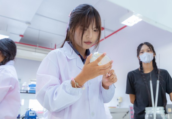 ภาพกิจกรรม  คณะวิทยาศาสตร์และเทคโนโลยี มหาวิทยาลัยราชภัฏกำแพงเพชร ร่วมกับโรงเรียนพิจิตรพิทยาคม จัดกิจกรรมเสริมปฏิบัติการเพิ่มเติมในมหาวิทยาลัย (ปฏิบัติการจุลชีววิทยา) ปีการศึกษา 2568