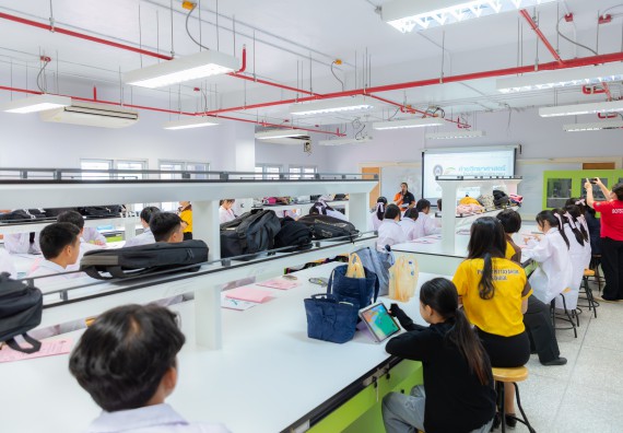 ภาพกิจกรรม  คณะวิทยาศาสตร์และเทคโนโลยี มหาวิทยาลัยราชภัฏกำแพงเพชร ร่วมกับโรงเรียนพิจิตรพิทยาคม จัดกิจกรรมเสริมปฏิบัติการเพิ่มเติมในมหาวิทยาลัย (ปฏิบัติการจุลชีววิทยา) ปีการศึกษา 2568