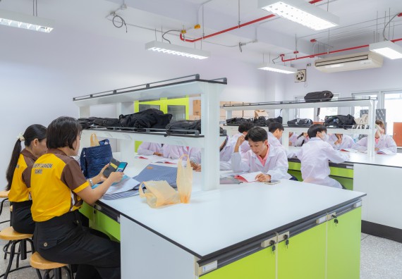 ภาพกิจกรรม  คณะวิทยาศาสตร์และเทคโนโลยี มหาวิทยาลัยราชภัฏกำแพงเพชร ร่วมกับโรงเรียนพิจิตรพิทยาคม จัดกิจกรรมเสริมปฏิบัติการเพิ่มเติมในมหาวิทยาลัย (ปฏิบัติการจุลชีววิทยา) ปีการศึกษา 2568