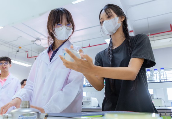 ภาพกิจกรรม  คณะวิทยาศาสตร์และเทคโนโลยี มหาวิทยาลัยราชภัฏกำแพงเพชร ร่วมกับโรงเรียนพิจิตรพิทยาคม จัดกิจกรรมเสริมปฏิบัติการเพิ่มเติมในมหาวิทยาลัย (ปฏิบัติการจุลชีววิทยา) ปีการศึกษา 2568