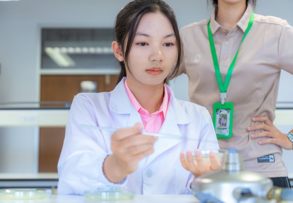 ภาพกิจกรรม  คณะวิทยาศาสตร์และเทคโนโลยี มหาวิทยาลัยราชภัฏกำแพงเพชร ร่วมกับโรงเรียนพิจิตรพิทยาคม จัดกิจกรรมเสริมปฏิบัติการเพิ่มเติมในมหาวิทยาลัย (ปฏิบัติการจุลชีววิทยา) ปีการศึกษา 2568