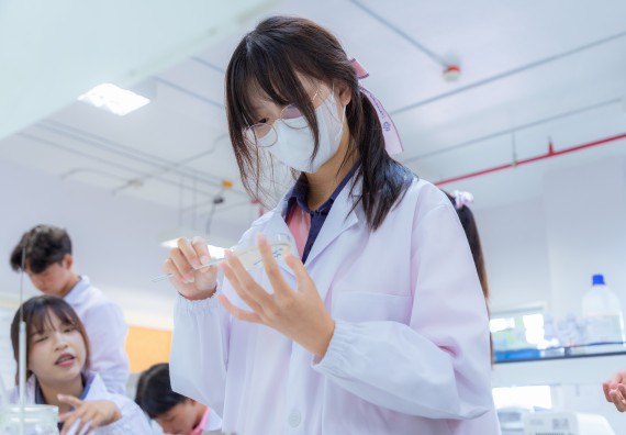 ภาพกิจกรรม  คณะวิทยาศาสตร์และเทคโนโลยี มหาวิทยาลัยราชภัฏกำแพงเพชร ร่วมกับโรงเรียนพิจิตรพิทยาคม จัดกิจกรรมเสริมปฏิบัติการเพิ่มเติมในมหาวิทยาลัย (ปฏิบัติการจุลชีววิทยา) ปีการศึกษา 2568