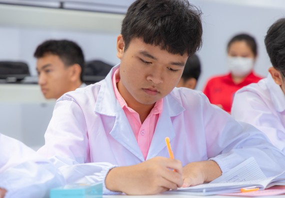 ภาพกิจกรรม  คณะวิทยาศาสตร์และเทคโนโลยี มหาวิทยาลัยราชภัฏกำแพงเพชร ร่วมกับโรงเรียนพิจิตรพิทยาคม จัดกิจกรรมเสริมปฏิบัติการเพิ่มเติมในมหาวิทยาลัย (ปฏิบัติการจุลชีววิทยา) ปีการศึกษา 2568