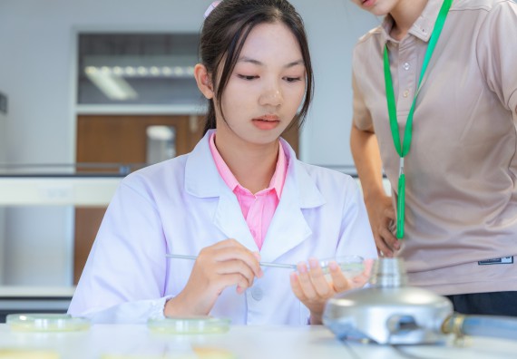 ภาพกิจกรรม  คณะวิทยาศาสตร์และเทคโนโลยี มหาวิทยาลัยราชภัฏกำแพงเพชร ร่วมกับโรงเรียนพิจิตรพิทยาคม จัดกิจกรรมเสริมปฏิบัติการเพิ่มเติมในมหาวิทยาลัย (ปฏิบัติการจุลชีววิทยา) ปีการศึกษา 2568