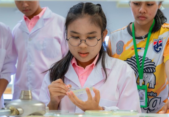 ภาพกิจกรรม  คณะวิทยาศาสตร์และเทคโนโลยี มหาวิทยาลัยราชภัฏกำแพงเพชร ร่วมกับโรงเรียนพิจิตรพิทยาคม จัดกิจกรรมเสริมปฏิบัติการเพิ่มเติมในมหาวิทยาลัย (ปฏิบัติการจุลชีววิทยา) ปีการศึกษา 2568