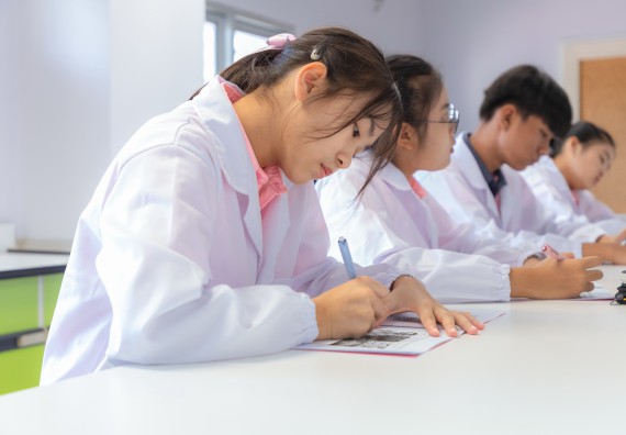 ภาพกิจกรรม  คณะวิทยาศาสตร์และเทคโนโลยี มหาวิทยาลัยราชภัฏกำแพงเพชร ร่วมกับโรงเรียนพิจิตรพิทยาคม จัดกิจกรรมเสริมปฏิบัติการเพิ่มเติมในมหาวิทยาลัย (ปฏิบัติการจุลชีววิทยา) ปีการศึกษา 2568