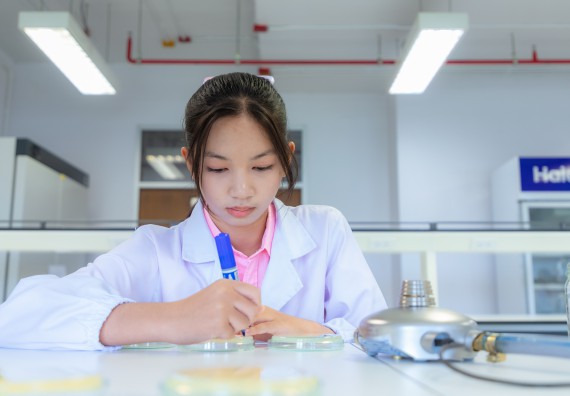 ภาพกิจกรรม  คณะวิทยาศาสตร์และเทคโนโลยี มหาวิทยาลัยราชภัฏกำแพงเพชร ร่วมกับโรงเรียนพิจิตรพิทยาคม จัดกิจกรรมเสริมปฏิบัติการเพิ่มเติมในมหาวิทยาลัย (ปฏิบัติการจุลชีววิทยา) ปีการศึกษา 2568