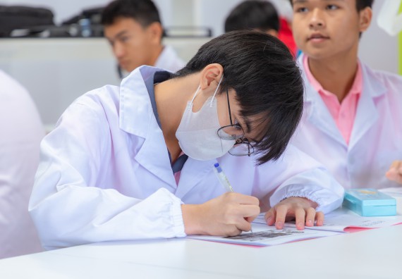 ภาพกิจกรรม  คณะวิทยาศาสตร์และเทคโนโลยี มหาวิทยาลัยราชภัฏกำแพงเพชร ร่วมกับโรงเรียนพิจิตรพิทยาคม จัดกิจกรรมเสริมปฏิบัติการเพิ่มเติมในมหาวิทยาลัย (ปฏิบัติการจุลชีววิทยา) ปีการศึกษา 2568