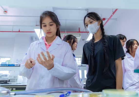 ภาพกิจกรรม  คณะวิทยาศาสตร์และเทคโนโลยี มหาวิทยาลัยราชภัฏกำแพงเพชร ร่วมกับโรงเรียนพิจิตรพิทยาคม จัดกิจกรรมเสริมปฏิบัติการเพิ่มเติมในมหาวิทยาลัย (ปฏิบัติการจุลชีววิทยา) ปีการศึกษา 2568