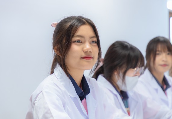 ภาพกิจกรรม  คณะวิทยาศาสตร์และเทคโนโลยี มหาวิทยาลัยราชภัฏกำแพงเพชร ร่วมกับโรงเรียนพิจิตรพิทยาคม จัดกิจกรรมเสริมปฏิบัติการเพิ่มเติมในมหาวิทยาลัย (ปฏิบัติการจุลชีววิทยา) ปีการศึกษา 2568