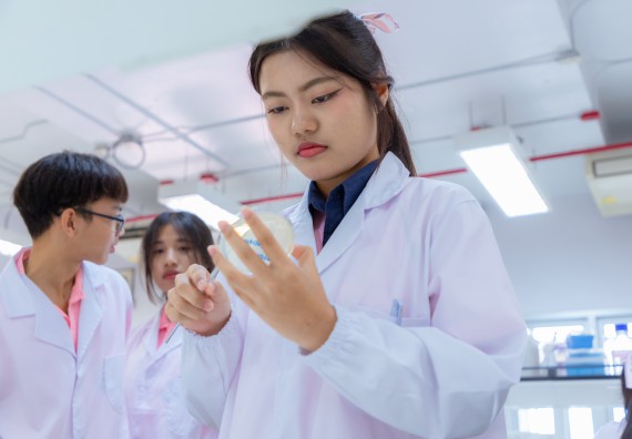 ภาพกิจกรรม  คณะวิทยาศาสตร์และเทคโนโลยี มหาวิทยาลัยราชภัฏกำแพงเพชร ร่วมกับโรงเรียนพิจิตรพิทยาคม จัดกิจกรรมเสริมปฏิบัติการเพิ่มเติมในมหาวิทยาลัย (ปฏิบัติการจุลชีววิทยา) ปีการศึกษา 2568