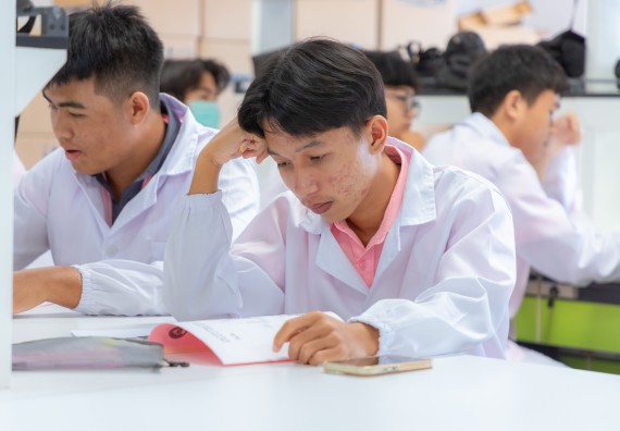 ภาพกิจกรรม  คณะวิทยาศาสตร์และเทคโนโลยี มหาวิทยาลัยราชภัฏกำแพงเพชร ร่วมกับโรงเรียนพิจิตรพิทยาคม จัดกิจกรรมเสริมปฏิบัติการเพิ่มเติมในมหาวิทยาลัย (ปฏิบัติการจุลชีววิทยา) ปีการศึกษา 2568