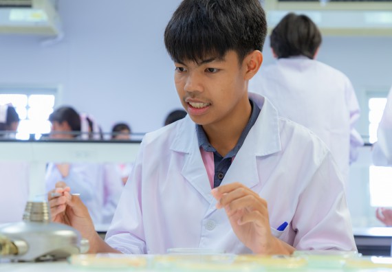 ภาพกิจกรรม  คณะวิทยาศาสตร์และเทคโนโลยี มหาวิทยาลัยราชภัฏกำแพงเพชร ร่วมกับโรงเรียนพิจิตรพิทยาคม จัดกิจกรรมเสริมปฏิบัติการเพิ่มเติมในมหาวิทยาลัย (ปฏิบัติการจุลชีววิทยา) ปีการศึกษา 2568