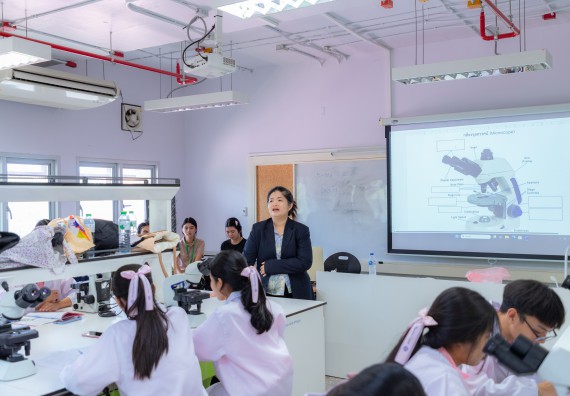 ภาพกิจกรรม  คณะวิทยาศาสตร์และเทคโนโลยี มหาวิทยาลัยราชภัฏกำแพงเพชร ร่วมกับโรงเรียนพิจิตรพิทยาคม จัดกิจกรรมเสริมปฏิบัติการเพิ่มเติมในมหาวิทยาลัย (ปฏิบัติการจุลชีววิทยา) ปีการศึกษา 2568