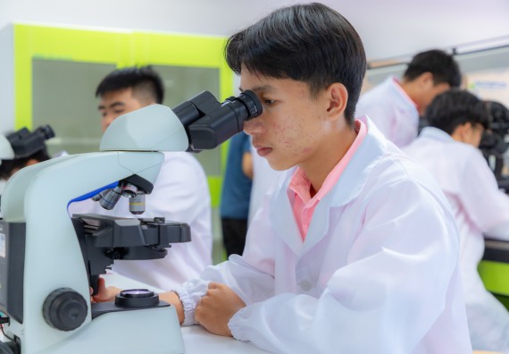 ภาพกิจกรรม  คณะวิทยาศาสตร์และเทคโนโลยี มหาวิทยาลัยราชภัฏกำแพงเพชร ร่วมกับโรงเรียนพิจิตรพิทยาคม จัดกิจกรรมเสริมปฏิบัติการเพิ่มเติมในมหาวิทยาลัย (ปฏิบัติการจุลชีววิทยา) ปีการศึกษา 2568