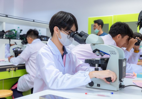 ภาพกิจกรรม  คณะวิทยาศาสตร์และเทคโนโลยี มหาวิทยาลัยราชภัฏกำแพงเพชร ร่วมกับโรงเรียนพิจิตรพิทยาคม จัดกิจกรรมเสริมปฏิบัติการเพิ่มเติมในมหาวิทยาลัย (ปฏิบัติการจุลชีววิทยา) ปีการศึกษา 2568