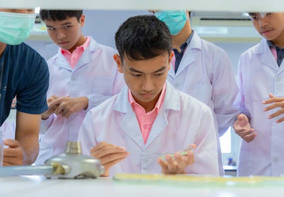 ภาพกิจกรรม  คณะวิทยาศาสตร์และเทคโนโลยี มหาวิทยาลัยราชภัฏกำแพงเพชร ร่วมกับโรงเรียนพิจิตรพิทยาคม จัดกิจกรรมเสริมปฏิบัติการเพิ่มเติมในมหาวิทยาลัย (ปฏิบัติการจุลชีววิทยา) ปีการศึกษา 2568