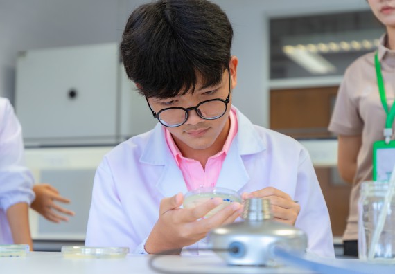 ภาพกิจกรรม  คณะวิทยาศาสตร์และเทคโนโลยี มหาวิทยาลัยราชภัฏกำแพงเพชร ร่วมกับโรงเรียนพิจิตรพิทยาคม จัดกิจกรรมเสริมปฏิบัติการเพิ่มเติมในมหาวิทยาลัย (ปฏิบัติการจุลชีววิทยา) ปีการศึกษา 2568