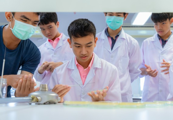 ภาพกิจกรรม  คณะวิทยาศาสตร์และเทคโนโลยี มหาวิทยาลัยราชภัฏกำแพงเพชร ร่วมกับโรงเรียนพิจิตรพิทยาคม จัดกิจกรรมเสริมปฏิบัติการเพิ่มเติมในมหาวิทยาลัย (ปฏิบัติการจุลชีววิทยา) ปีการศึกษา 2568