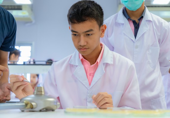 ภาพกิจกรรม  คณะวิทยาศาสตร์และเทคโนโลยี มหาวิทยาลัยราชภัฏกำแพงเพชร ร่วมกับโรงเรียนพิจิตรพิทยาคม จัดกิจกรรมเสริมปฏิบัติการเพิ่มเติมในมหาวิทยาลัย (ปฏิบัติการจุลชีววิทยา) ปีการศึกษา 2568