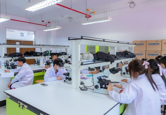 ภาพกิจกรรม  คณะวิทยาศาสตร์และเทคโนโลยี มหาวิทยาลัยราชภัฏกำแพงเพชร ร่วมกับโรงเรียนพิจิตรพิทยาคม จัดกิจกรรมเสริมปฏิบัติการเพิ่มเติมในมหาวิทยาลัย (ปฏิบัติการจุลชีววิทยา) ปีการศึกษา 2568