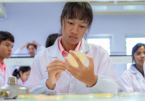 ภาพกิจกรรม  คณะวิทยาศาสตร์และเทคโนโลยี มหาวิทยาลัยราชภัฏกำแพงเพชร ร่วมกับโรงเรียนพิจิตรพิทยาคม จัดกิจกรรมเสริมปฏิบัติการเพิ่มเติมในมหาวิทยาลัย (ปฏิบัติการจุลชีววิทยา) ปีการศึกษา 2568