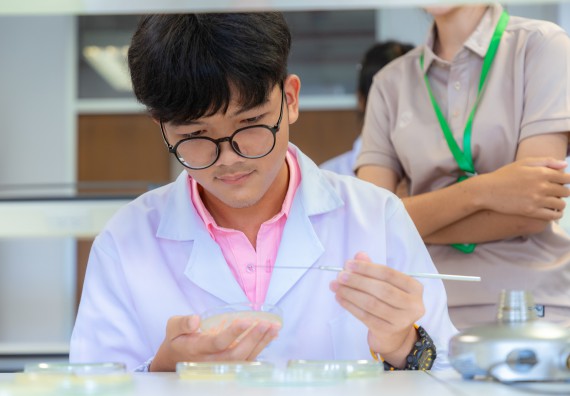 ภาพกิจกรรม  คณะวิทยาศาสตร์และเทคโนโลยี มหาวิทยาลัยราชภัฏกำแพงเพชร ร่วมกับโรงเรียนพิจิตรพิทยาคม จัดกิจกรรมเสริมปฏิบัติการเพิ่มเติมในมหาวิทยาลัย (ปฏิบัติการจุลชีววิทยา) ปีการศึกษา 2568