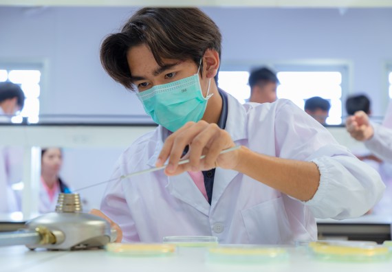 ภาพกิจกรรม  คณะวิทยาศาสตร์และเทคโนโลยี มหาวิทยาลัยราชภัฏกำแพงเพชร ร่วมกับโรงเรียนพิจิตรพิทยาคม จัดกิจกรรมเสริมปฏิบัติการเพิ่มเติมในมหาวิทยาลัย (ปฏิบัติการจุลชีววิทยา) ปีการศึกษา 2568