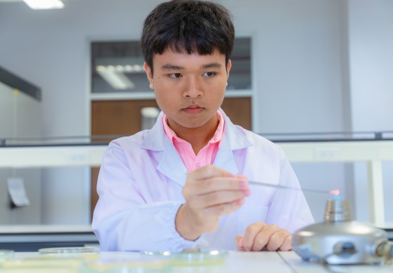 ภาพกิจกรรม  คณะวิทยาศาสตร์และเทคโนโลยี มหาวิทยาลัยราชภัฏกำแพงเพชร ร่วมกับโรงเรียนพิจิตรพิทยาคม จัดกิจกรรมเสริมปฏิบัติการเพิ่มเติมในมหาวิทยาลัย (ปฏิบัติการจุลชีววิทยา) ปีการศึกษา 2568