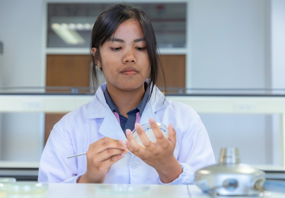 ภาพกิจกรรม  คณะวิทยาศาสตร์และเทคโนโลยี มหาวิทยาลัยราชภัฏกำแพงเพชร ร่วมกับโรงเรียนพิจิตรพิทยาคม จัดกิจกรรมเสริมปฏิบัติการเพิ่มเติมในมหาวิทยาลัย (ปฏิบัติการจุลชีววิทยา) ปีการศึกษา 2568