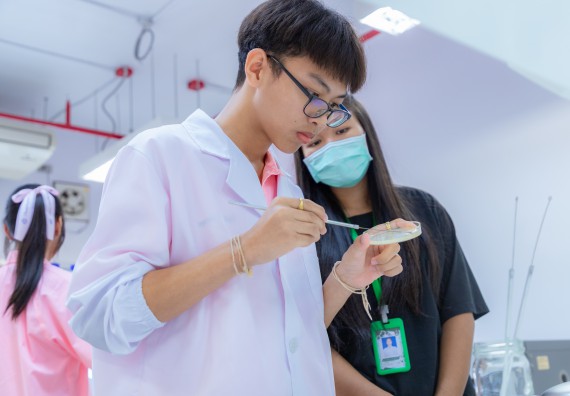 ภาพกิจกรรม  คณะวิทยาศาสตร์และเทคโนโลยี มหาวิทยาลัยราชภัฏกำแพงเพชร ร่วมกับโรงเรียนพิจิตรพิทยาคม จัดกิจกรรมเสริมปฏิบัติการเพิ่มเติมในมหาวิทยาลัย (ปฏิบัติการจุลชีววิทยา) ปีการศึกษา 2568