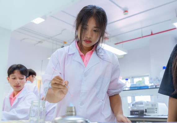 ภาพกิจกรรม  คณะวิทยาศาสตร์และเทคโนโลยี มหาวิทยาลัยราชภัฏกำแพงเพชร ร่วมกับโรงเรียนพิจิตรพิทยาคม จัดกิจกรรมเสริมปฏิบัติการเพิ่มเติมในมหาวิทยาลัย (ปฏิบัติการจุลชีววิทยา) ปีการศึกษา 2568