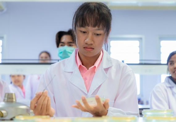 ภาพกิจกรรม  คณะวิทยาศาสตร์และเทคโนโลยี มหาวิทยาลัยราชภัฏกำแพงเพชร ร่วมกับโรงเรียนพิจิตรพิทยาคม จัดกิจกรรมเสริมปฏิบัติการเพิ่มเติมในมหาวิทยาลัย (ปฏิบัติการจุลชีววิทยา) ปีการศึกษา 2568