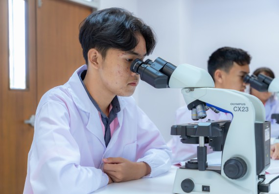 ภาพกิจกรรม  คณะวิทยาศาสตร์และเทคโนโลยี มหาวิทยาลัยราชภัฏกำแพงเพชร ร่วมกับโรงเรียนพิจิตรพิทยาคม จัดกิจกรรมเสริมปฏิบัติการเพิ่มเติมในมหาวิทยาลัย (ปฏิบัติการจุลชีววิทยา) ปีการศึกษา 2568