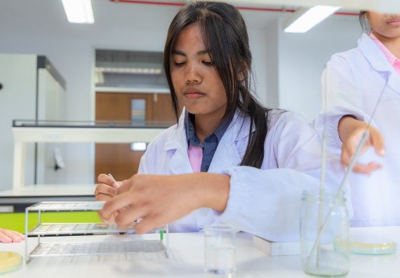 ภาพกิจกรรม  คณะวิทยาศาสตร์และเทคโนโลยี มหาวิทยาลัยราชภัฏกำแพงเพชร ร่วมกับโรงเรียนพิจิตรพิทยาคม จัดกิจกรรมเสริมปฏิบัติการเพิ่มเติมในมหาวิทยาลัย (ปฏิบัติการจุลชีววิทยา) ปีการศึกษา 2568